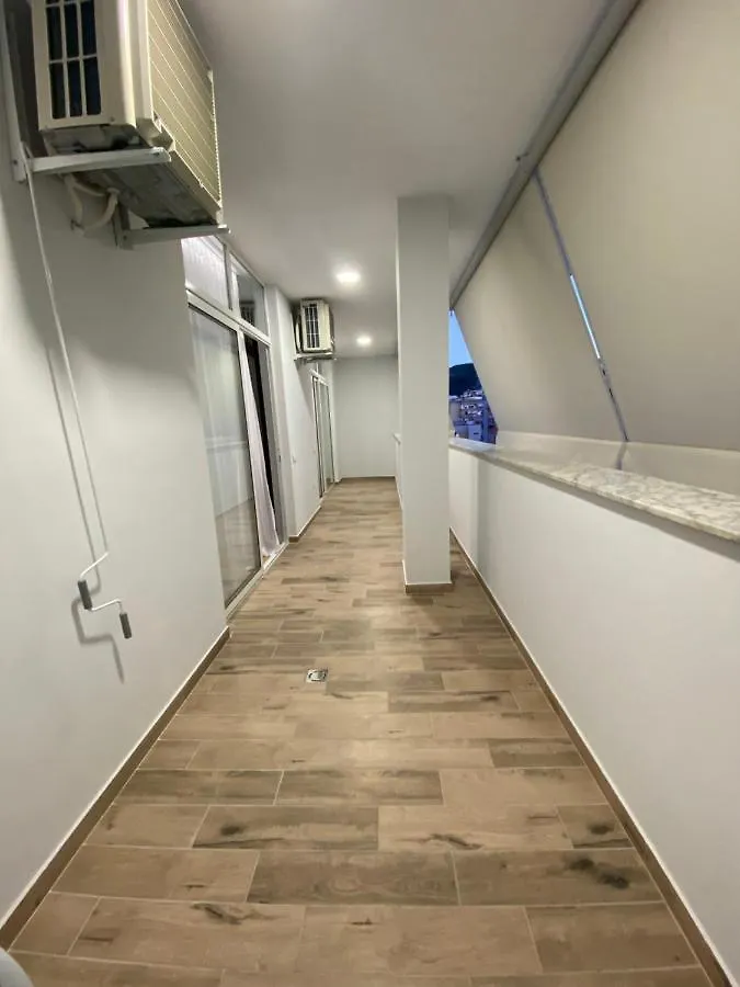 8Th Floor Luxury Apartament تيرانا شقة